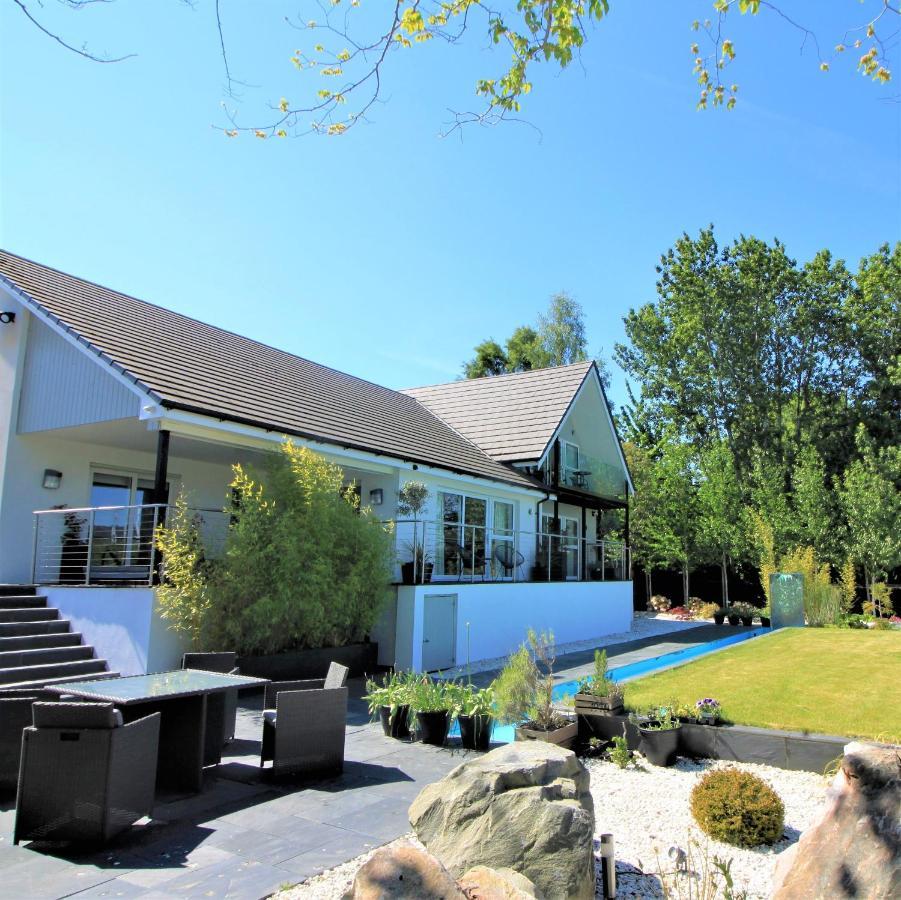Bed & Breakfast House